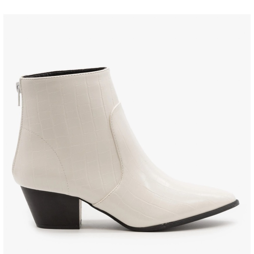 Qupid White Crocodile Print Booties, Size 9